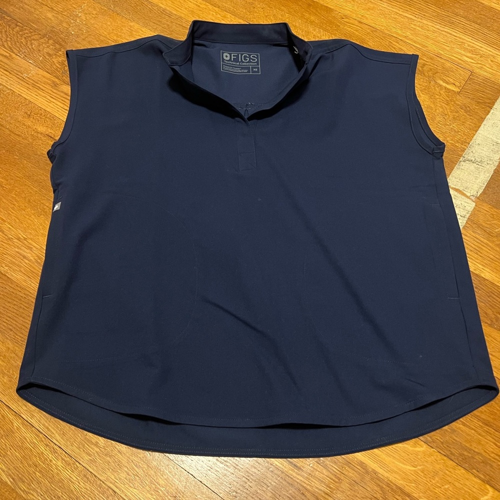 Figs Women's Navy Scrub Top